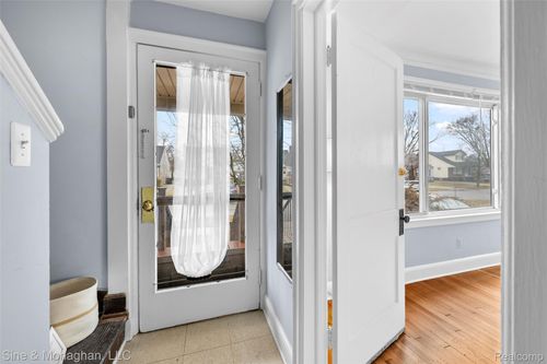 541 Jewell St, Ferndale, MI, 48220-2567 | Card Image