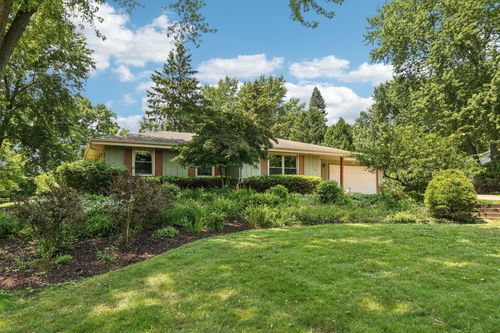 3076939 Bette Ann Dr, Hartland, WI, 53029-9236 | Card Image