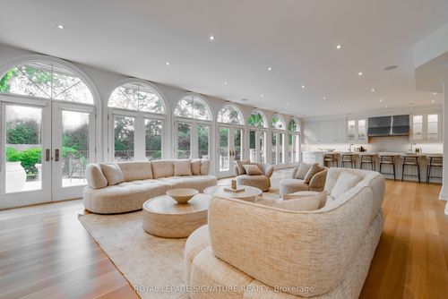 27 Teddington Park Avenue, Toronto, ON, M4N2C4 | Card Image
