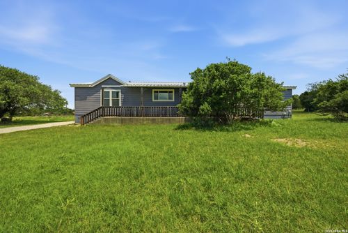 672 Cutters Trl, Pipe Creek, TX, 78063-5235 | Card Image