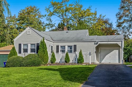 114 Crown Ave, Riverside, RI, 02915-4928 | Card Image