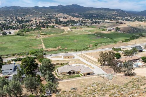 9115 Elizabeth Lake Rd, Leona Valley, CA, 93551-7115 | Card Image