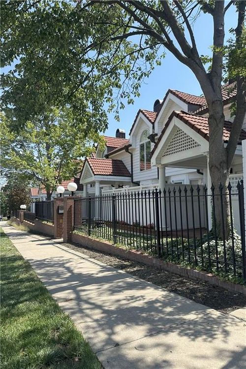 apt-b-1109 W 47th St, Kansas City, MO, 64112-2201 | Card Image