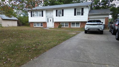 1 Revlon Ct, Holtsville, NY, 11742-1512 | Card Image