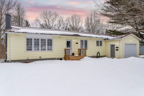 405 Stead St, Kentville, NS, B4N2Y3 | Card Image