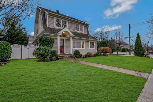 100 Cedar Ave, Rockville Centre, NY, 11570-3002 | Card Image