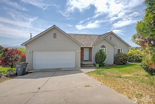313 Peach Ave, Sunnyside, WA, 98944-2047 | Card Image