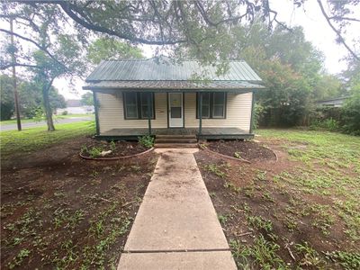 1110 N Tyler Street, House other with 3 bedrooms, 1 bathrooms and null parking in Beeville TX | Image 1