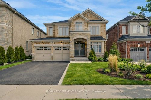 39 Avanti Cres, Waterdown, ON, L8B1W7 | Card Image