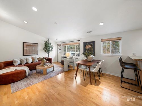 213 W Village Ln, Boise, ID, 83702-6211 | Card Image