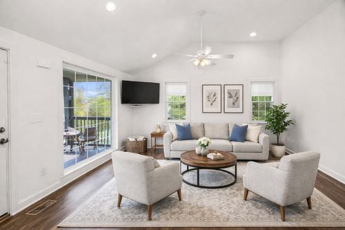 2722 Ennis Rd, Nashville, TN, 37210-5400 | Card Image