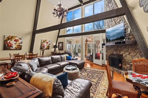 207 Pinnacle Ridge Rd, Beech Mountain, NC, 28604-8158 | Card Image