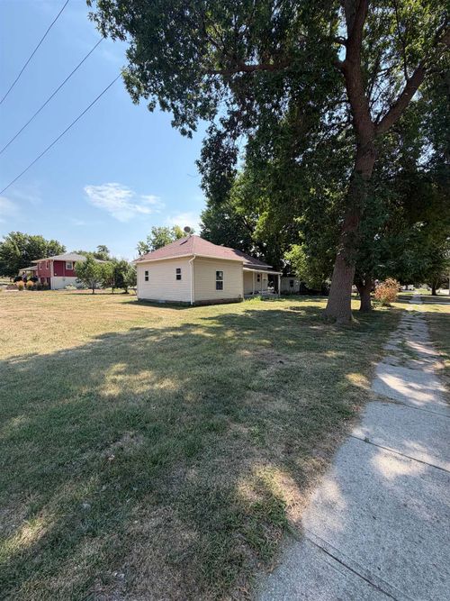 412 N Nebraska St, Madison, NE, 68748-6492 | Card Image