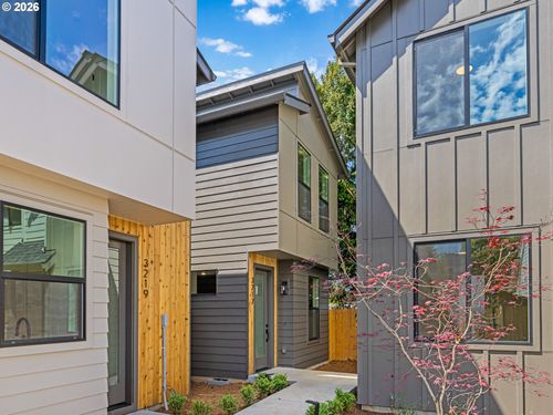 3217 Se 28th Ave, Portland, OR, 97202-2006 | Card Image