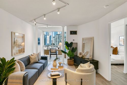 912-24 Wellesley St W, Toronto, ON, M4Y2X6 | Card Image