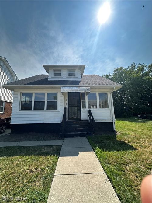 1566 E 204th St, Euclid, OH, 44117-1404 | Card Image