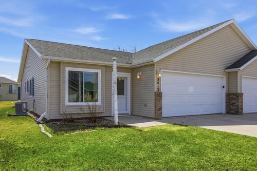 3413 38th St S, Moorhead, MN, 56560-6915 | Card Image