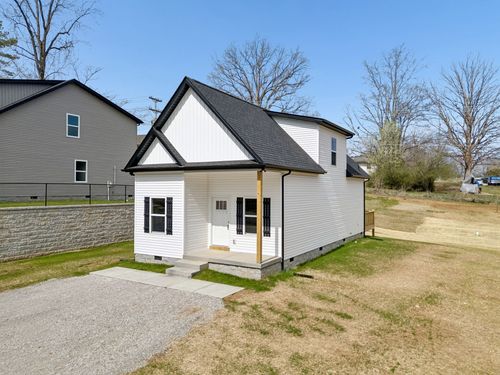 1118 W 1st St, Dickson, TN, 37055-1158 | Card Image
