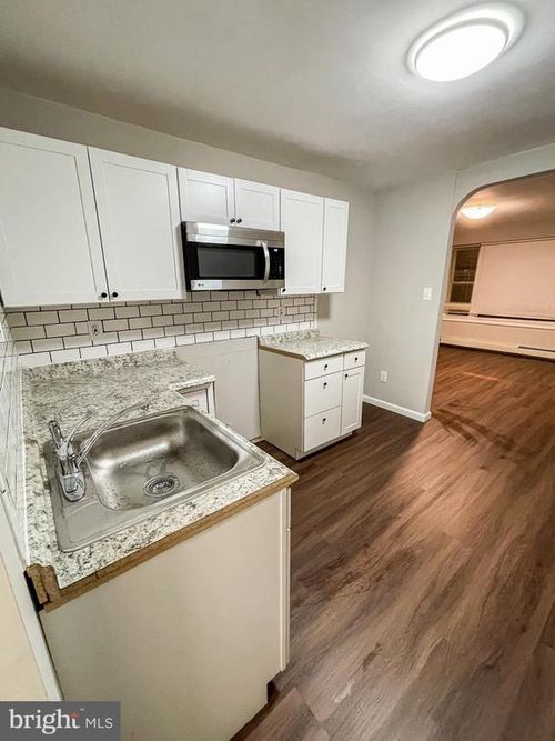 fl-1st-539 Glenview St, PHILADELPHIA, PA, 19111-4306 | Card Image