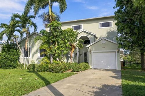 314 10th Ave, Indian Rocks Beach, FL, 33785-2871 | Card Image