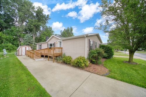 817 Savannah River Dr, Adrian, MI, 49221-3701 | Card Image