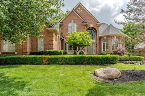 819 Majestic, Rochester Hills, MI, 48306-3573 | Card Image