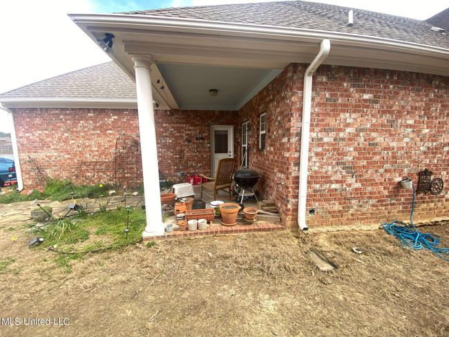 Rear Exterior | Image 6