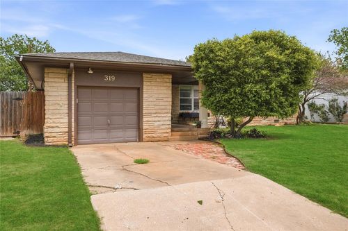 319 Cameron Dr, Altus, OK, 73521-2110 | Card Image