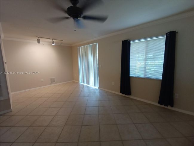 APT-206 - 6410 Emerald Dunes Dr, Condo with 1 bedrooms, 1 bathrooms and null parking in West Palm Beach FL | Image 9