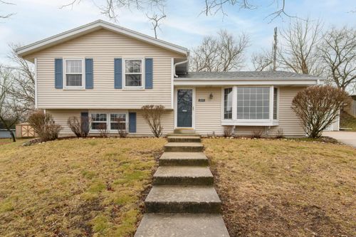 2411 Royal Ct, Waukesha, WI, 53188-2725 | Card Image