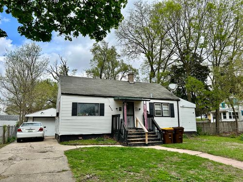 2015 Chestnut St, Rockford, IL, 61102-1925 | Card Image