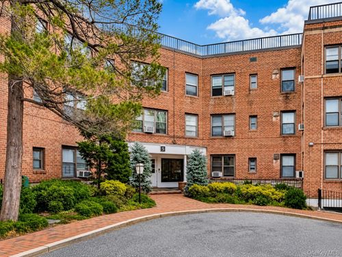 3c-3 Town House Place, North Hempstead, NY, 11021 | Card Image