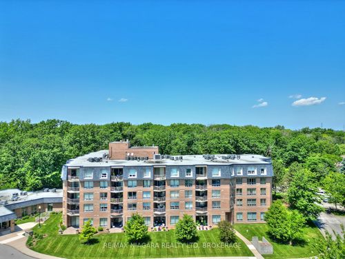 427-8111 Forest Glen Dr, Niagara Falls, ON, L2H2Y7 | Card Image