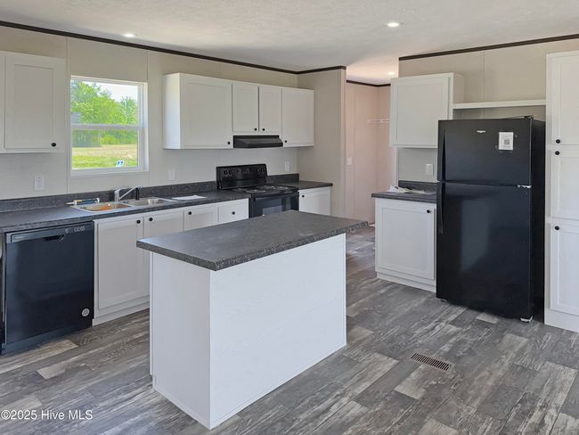 569 Pope Rd, House other with 3 bedrooms, 2 bathrooms and null parking in Rose Hill NC | Image 4