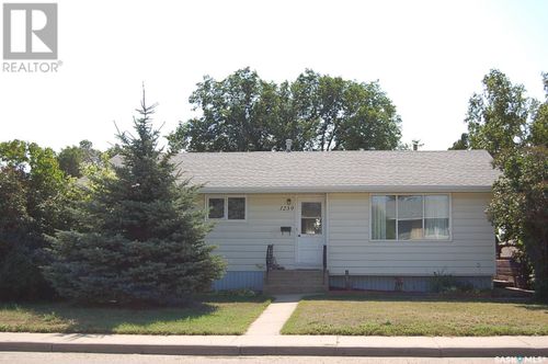 1239 Caribou St W, Moose Jaw, SK, S6H2M1 | Card Image