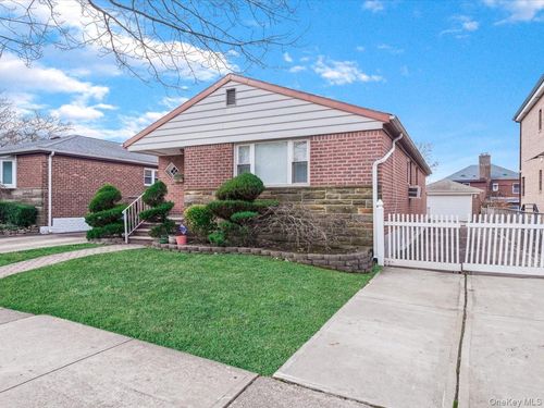 58 208th St, Bayside, NY, 11364 | Card Image