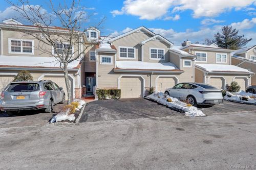 202 Carriage Ln, Plainview, NY, 11803-1535 | Card Image