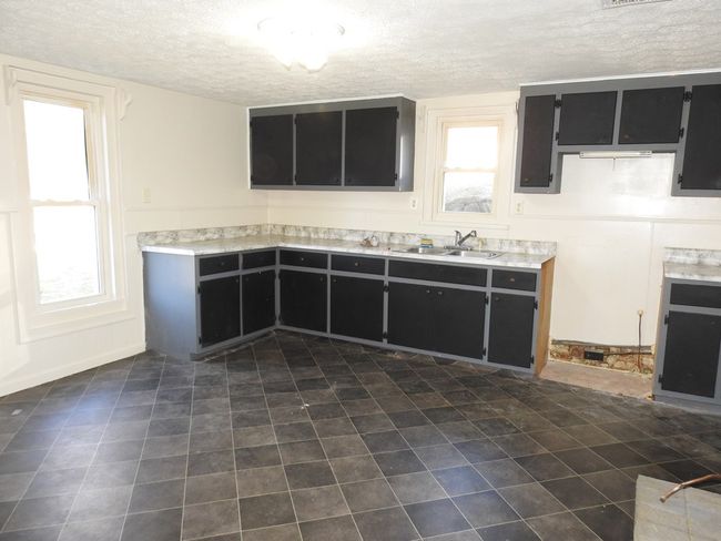 106 S Boss Row, House other with 3 bedrooms, 2 bathrooms and null parking in Fries VA | Image 10