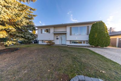 2909 56 Ave, House detached with 4 bedrooms, 2 bathrooms and 2 parking in Lloydminster AB | Image 1