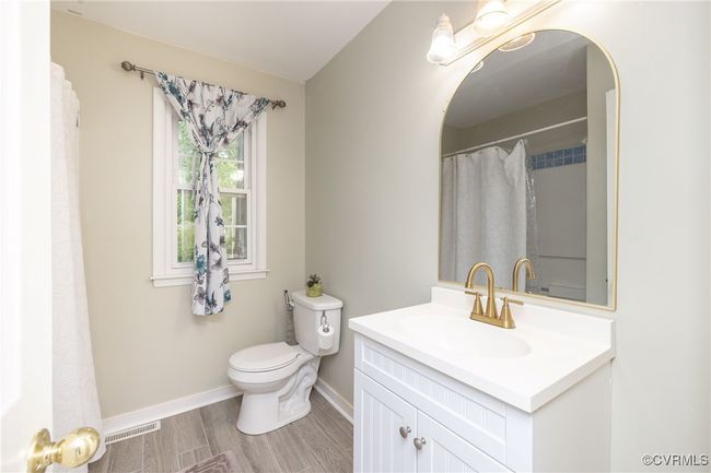 Full Bath in hallway on second floor | Image 17