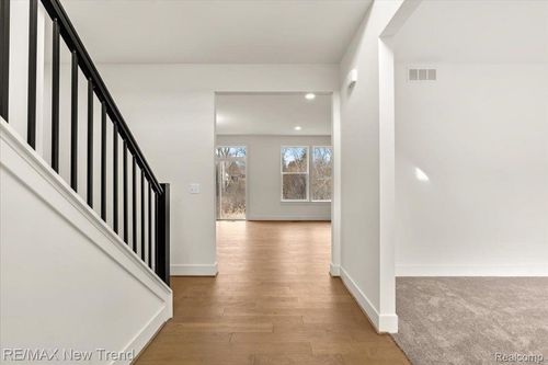 6515 Cambridge Cir, Clarkston, MI, 48346-2381 | Card Image