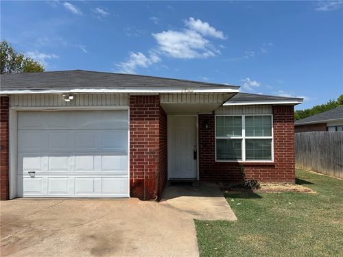 1433 N Dawn Dr, Fayetteville, AR, 72703-6092 | Card Image