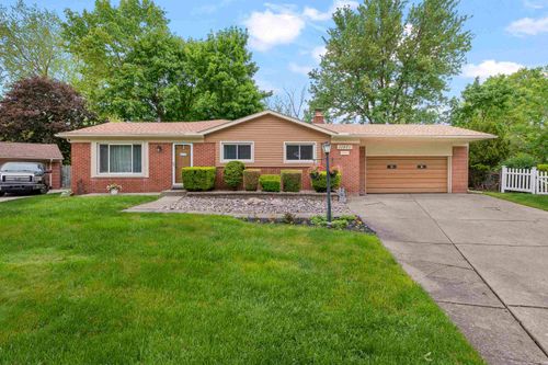 11971 Fairview Dr, Sterling Heights, MI, 48312-2161 | Card Image