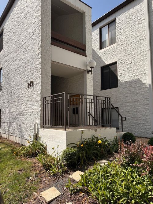 1a-342 W Miner St, Arlington Heights, IL, 60005-1368 | Card Image