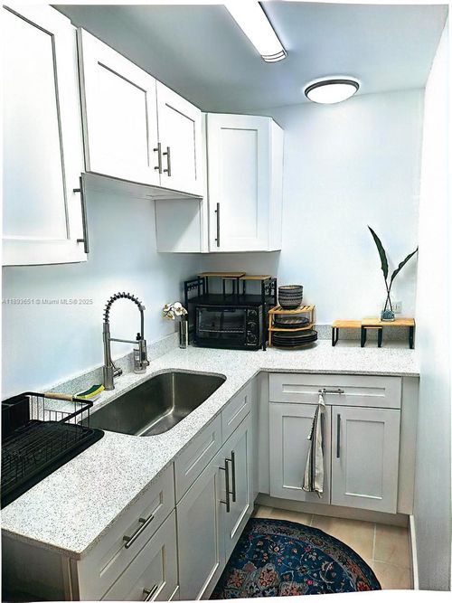 e-901 Se 14th St, Fort Lauderdale, FL, 33316-2036 | Card Image