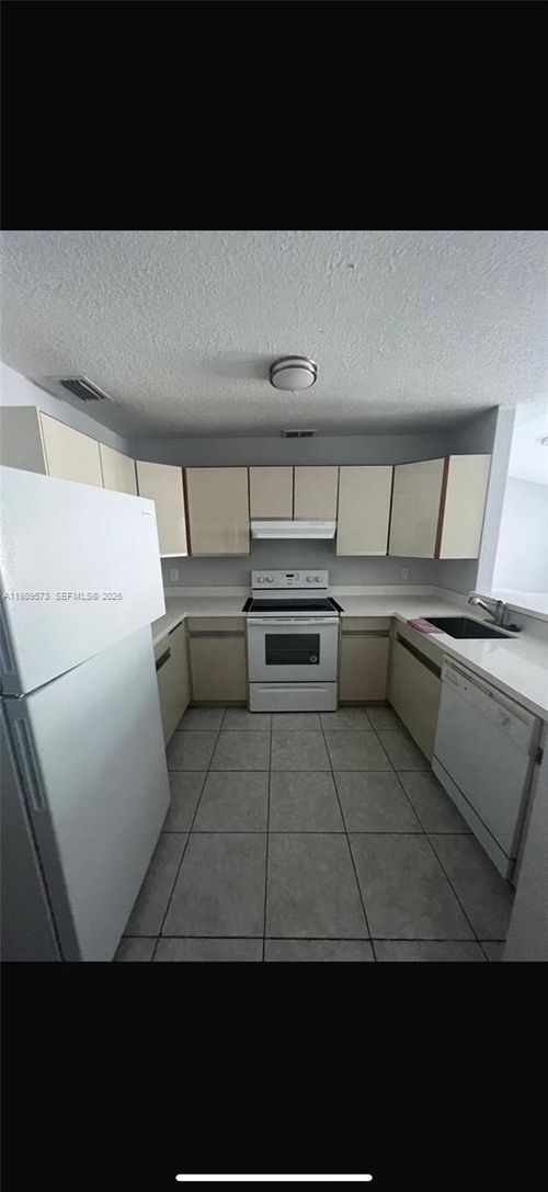 313-313 Se 3rd Ave, Hallandale Beach, FL, 33009 | Card Image
