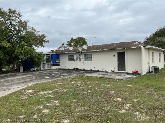 131 Serenity Avenue, Home with 4 bedrooms, 2 bathrooms and null parking in LAKE PLACID FL | Image 4