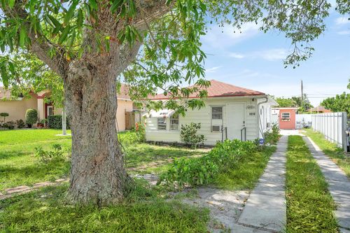 1215 18th Ave N, Lake Worth Beach, FL, 33460-6503 | Card Image