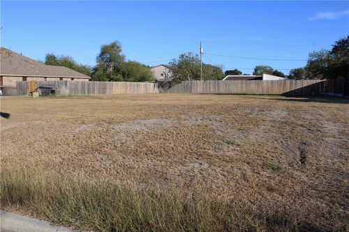 1574 Wildwood Trail Blvd, Kingsville, TX, 78363-6924 | Card Image