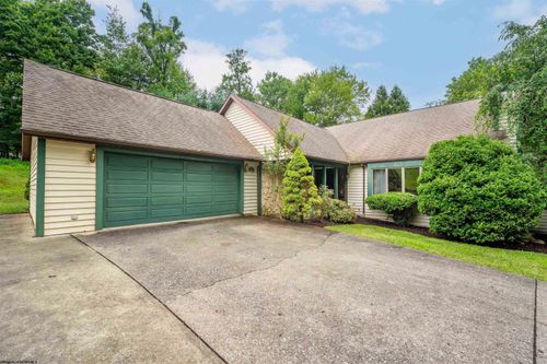 2374 Lakeside Ests, Morgantown, WV, 26508-5623 | Card Image